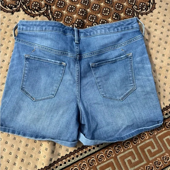 Jean shorts - Picture 2 of 3